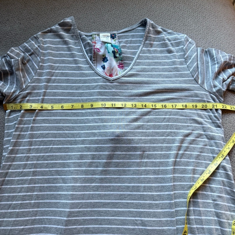 Terra and Sky Top T Shirt Size 14W (0X) Gray Stripe Floral Accents‎ - Picture 4 of 5